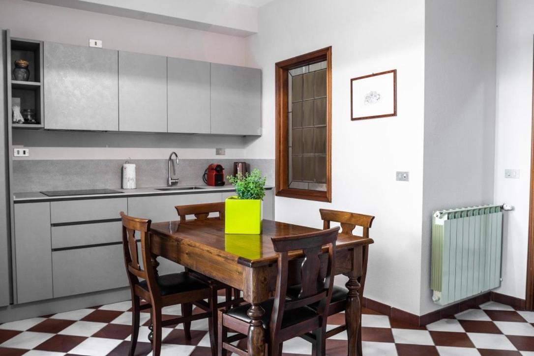 Appartamenti Rocca - Cav La Casa Di Rosa Monforte dʼAlba Exterior foto