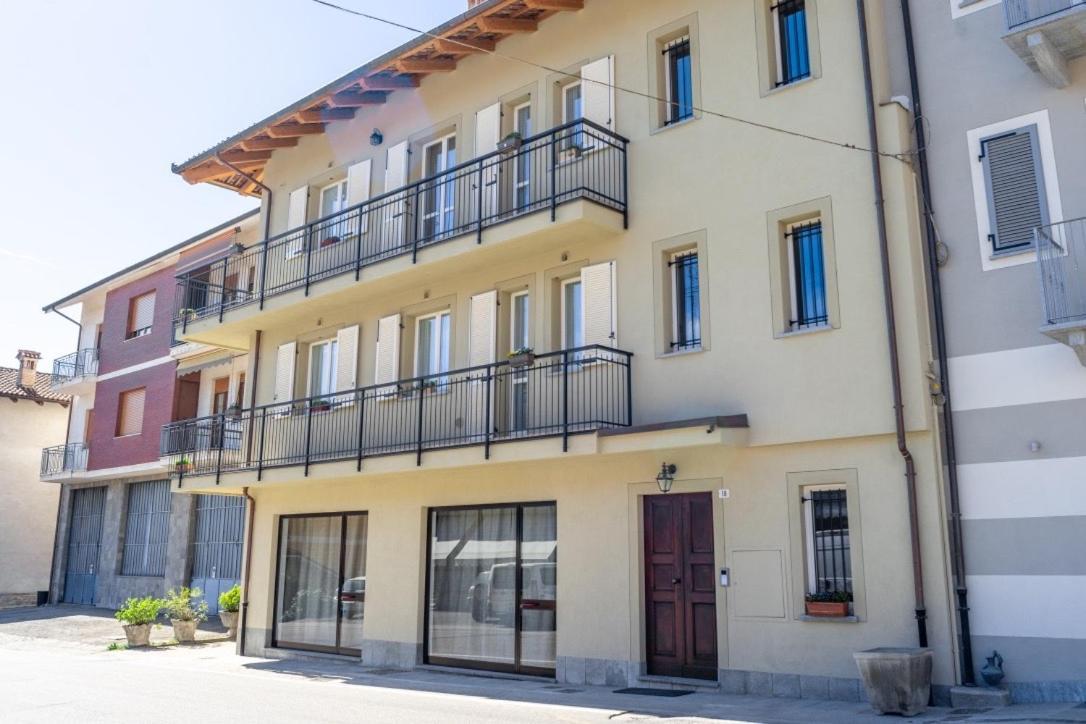 Appartamenti Rocca - Cav La Casa Di Rosa Monforte dʼAlba Exterior foto